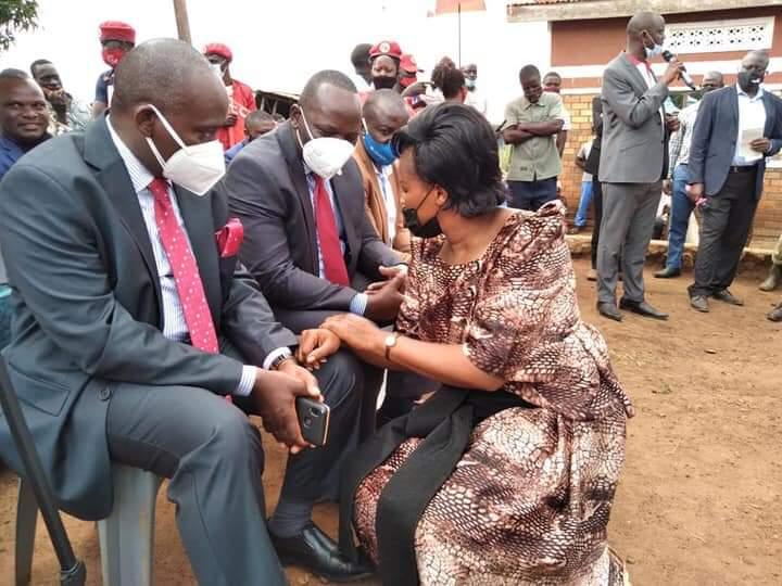 WONDERS: Former Minister Kneels before NUP Mathias Mpuuga.