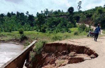 Locals bitter over collapsed Bridge.