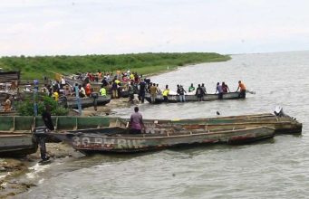 Over 3000 Jobless as Gov’t suspend operation of 67 fishing vessels at Rwenshama landing site.