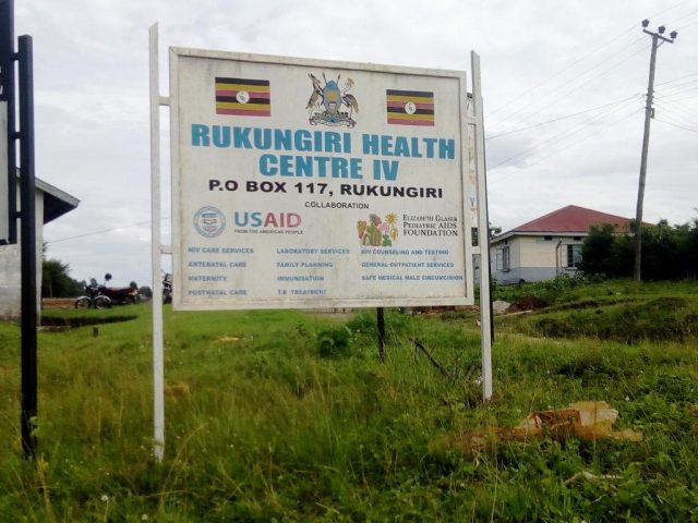 A sign post placed at the enterance of Rukungiri health center 4 in Eastern divison Rukungiri municipality. This facility is also acting as the district general hospital. Photo by Ronald Kabanza.